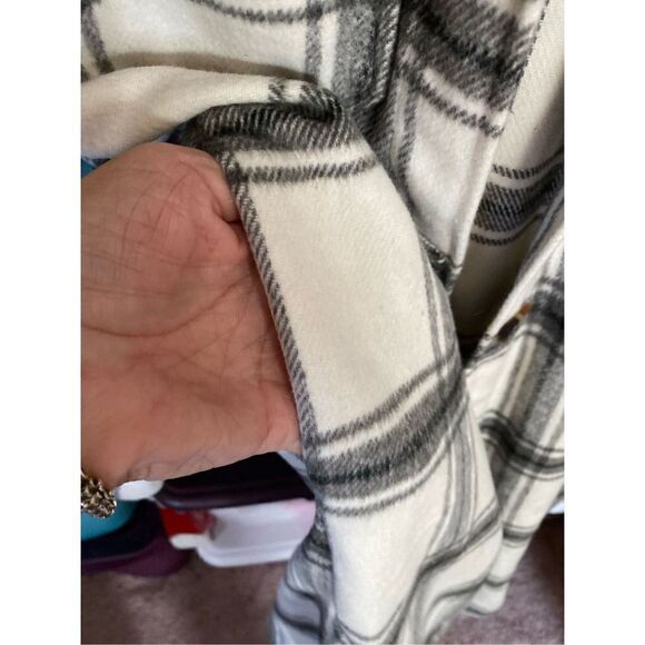 So midi length, black and white plaid shirt, jacket, size extra small - Picture 7 of 8